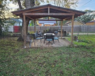 Charming family retreat - Greenwood - Patio