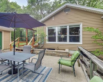 Waterfront Monticello Home w/ Fire Pit & Deck! - Monticello - Patio