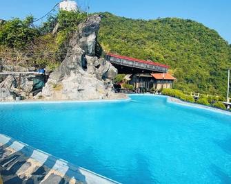 Cat Ba Mountain View - Cat Ba - Piscina