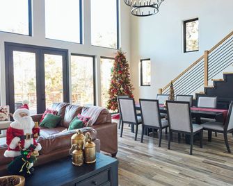 The Raven House, beautiful mountain views, Sleeps 10! - Alpine - Dining room