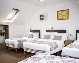 The Rostrevor Inn - ניורי - חדר שינה