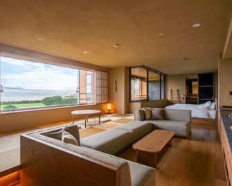 كوران نو يو كينكورو - ايبوسوكي - غرفة معيشة