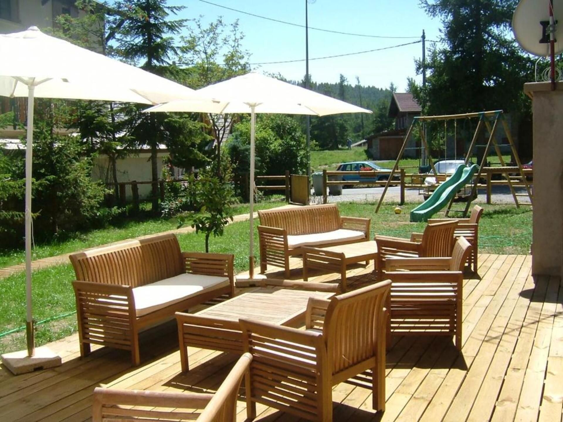 Adonis Hotel Le Chastellan - Guillaumes - Innenhof