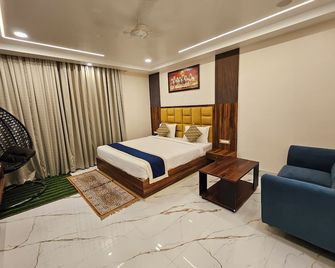 Hotel Maa Laxmi Palace - דאוגהאר סאדאר - חדר שינה