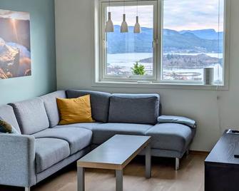 Bright Fjord View Apartment Jørpeland - Jørpeland - Living room