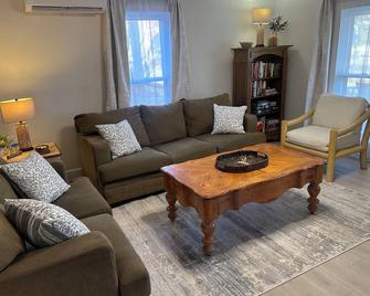 Newly renovated 1890’s home in downtown Milltown beside the Blue River! - Milltown