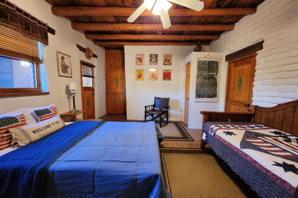 Red Mountain Manor vineyard and guesthouse - ריו ראנצ'ו - חדר שינה