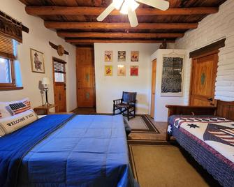 Red Mountain Manor vineyard and guesthouse - ריו ראנצ'ו - חדר שינה