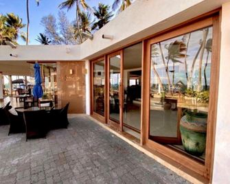 Kenya Bay Beach Hotel - Mombasa