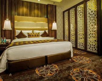 Palette - Hotel Savvy Grand - Lucknow - Bedroom