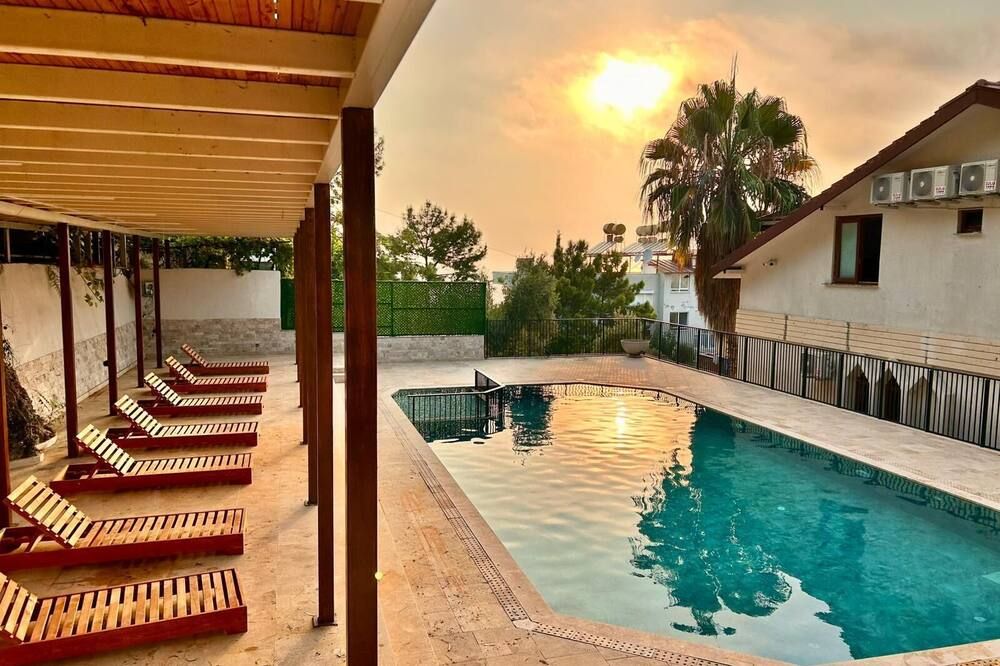 Castello By Mediterra Hotel - אלניה - בריכה
