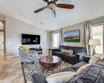 1 Mi to Golf Mtn-View Gem with Patio in Gold Canyon - Gold Canyon - Sala de estar