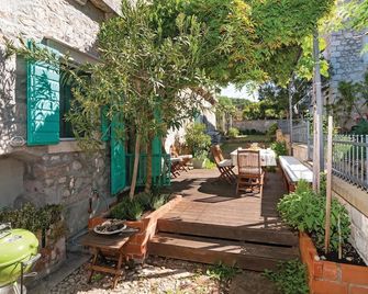 Beautiful home in Milna with kitchen - Milna (Brač) - Patio