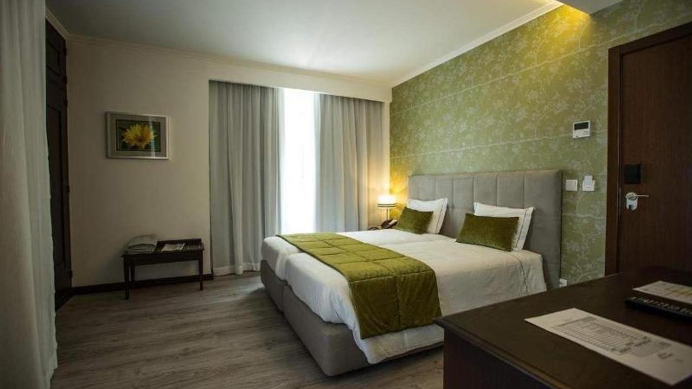 Santa Cruz Village Hotel
