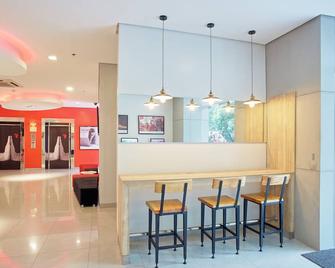Red Planet Ortigas - Manila - Front desk