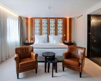 Wine & Books Porto Hotel - Porto - Kamar Tidur