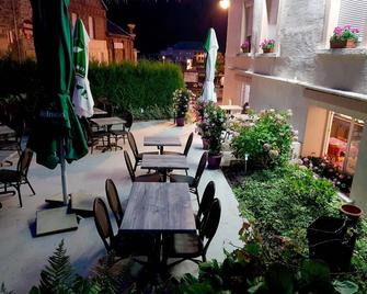 Logis Le Franco Belge - Les Hautes-Rivières - Patio