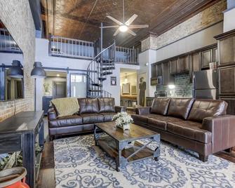Lincolns Loft Speakeasy Suite - Lincoln - Huiskamer