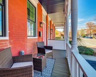 1 Mi to Dtwn: Hot Tub Haven in Richmond! - Richmond - Balcony