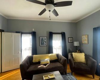 Timeless Treasure on Ferry Street - Anoka - Living room