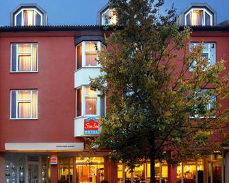 1, 2, sleep Boardinghouse Unterschleißheim Zentrum - Unterschleissheim - Будівля
