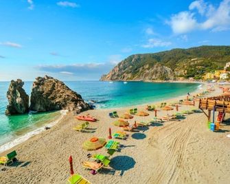 Sea Pearl Luxury Rooms - La Spezia - Plaj