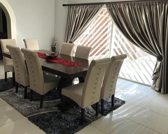 Emmy Guesthouse - Carletonville - Comedor
