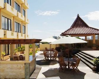 Pandanaran Hotel Semarang - Semarang - Innenhof