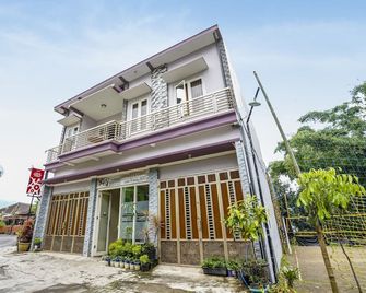 Hotel O Lancar Homestay Syariah - Batu - Edifício