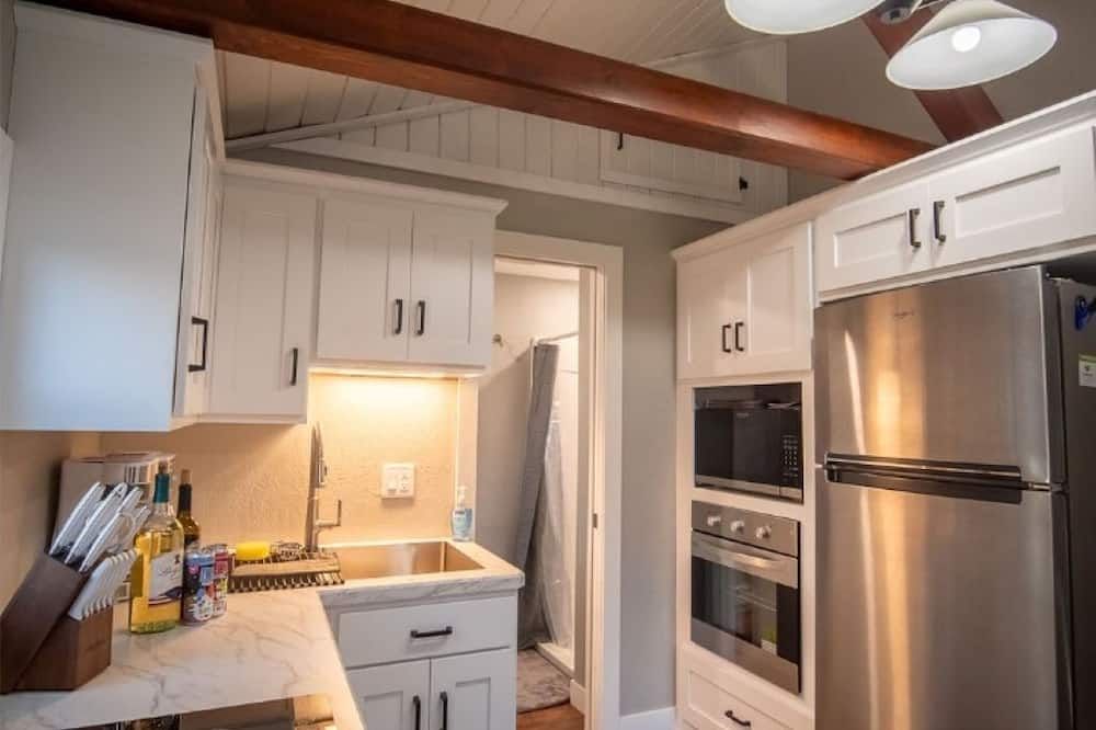 Bone's Backwater Retreat - 'Where Rest and Relax are on Repeat!' 1 bd Cabin