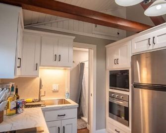 Bone's Backwater Retreat - Charles City - Cocina