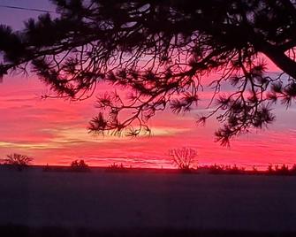 Sunset View beautiful quiet country 2-bedroom - Utica