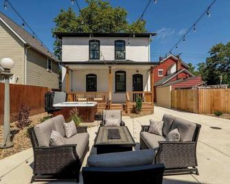 The Carriage House and The Chatham Manor | Hot Tub - Cleveland
