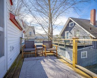 New 2nd Floor 2br Apt. in Downtown Swh! [Moonwake] - Southwest Harbor - Balkon