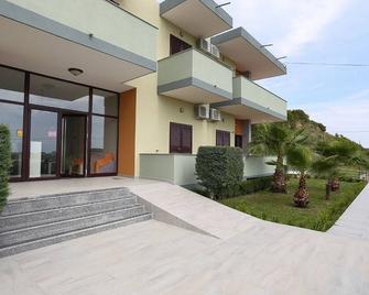 Hotel Jaho - Kavajë - Edificio