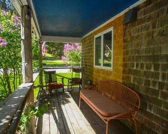 Historic Schoolhouse Minutes From Jay Peak - Westfield - Patio