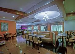 Quality Inn Regency - Nasik - Restaurante