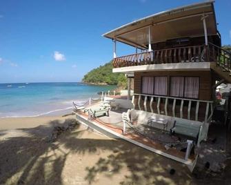 The Naturalist Beach Resort - Castara - Praia