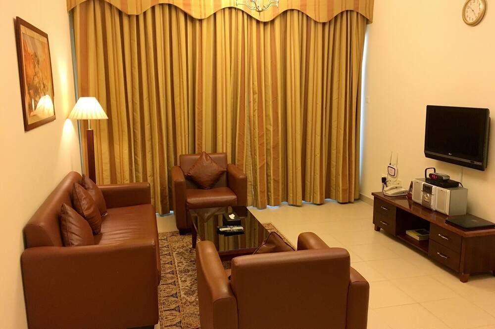 Spacious serviced 1BR Al Muhaisnah 5' to airport - Dubai - Soggiorno