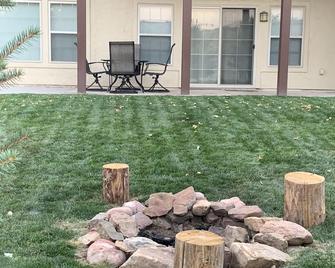 Guest Level with Mountain View - Gypsum - Patio