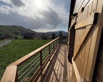 Wooden chalet at the foot of the slopes 4-season ski resort CAMURAC - Camurac - Balcony