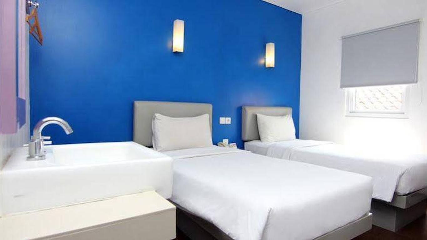 أماريس هوتل ديبونيجورو جوغجا