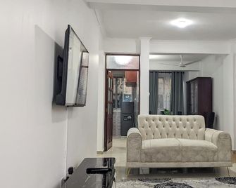 Spacious Apartment in Dar es Salaam with City Views - Dar Es Salaam