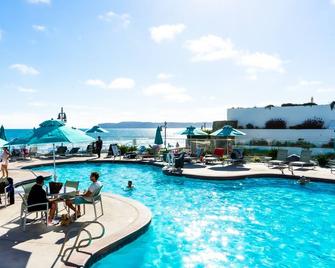 Luxury Beach-Front High-Rise Apartment - Coronado - Pool