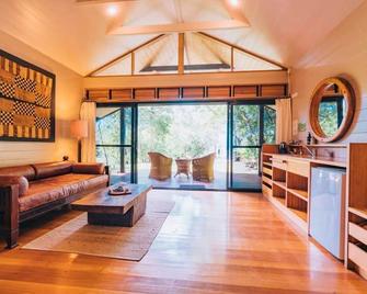 Paradise Cove Villa - Airlie Beach - Living room
