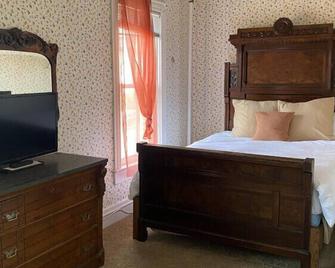 Ah #3 · Ah #3 Queen Suite/Ss/Shower/Fridge - Wabasha - Bedroom