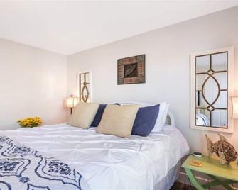 Huck Finn - Ottawa - Bedroom