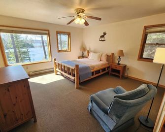 Sunset on the Bay - Hayward - Bedroom