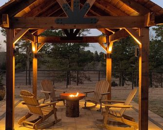 Cabin, romantic, peaceful, beautiful view - Fort Towson - Patio