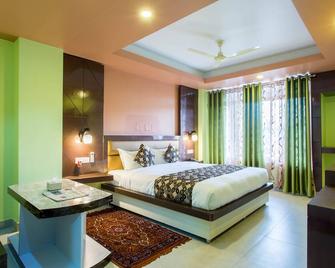 Siddhartha Hotel New Anand - Bhimdatta - Bedroom
